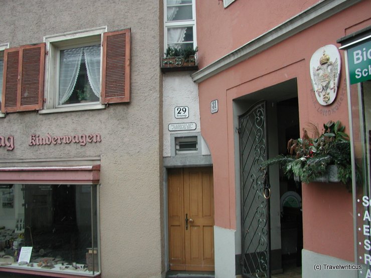 Frontview of the very narrow house