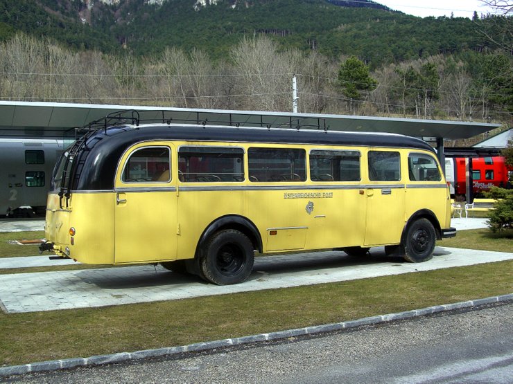 Bus Steyr 480a at railway station Payerbach-Reichenau