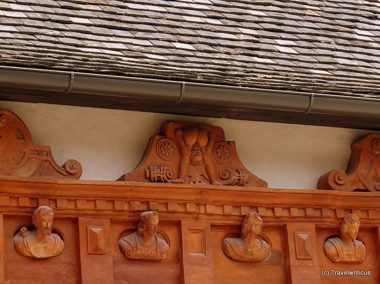 View at the sculpture with the naked bottom