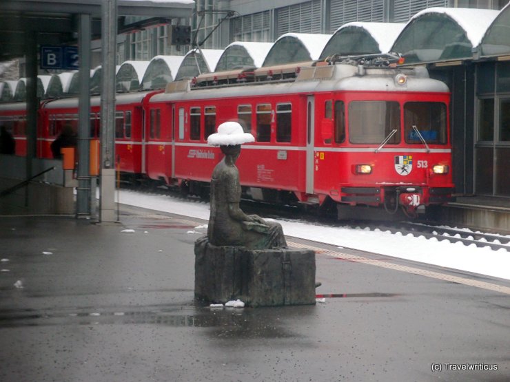 Sculpture of a waiting lady in Thusis, Switzerland